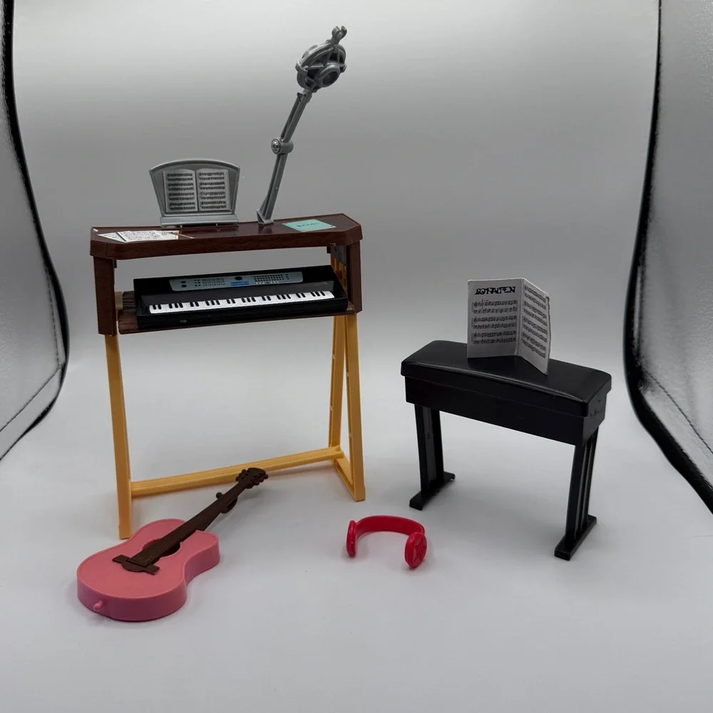 Four Barbie Play-sets with Accessories - Picture 9 of 10